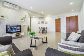 Superior Apartment, 3 Bedrooms, City View | Living area | LCD TV - Marc Residence KLCC Suites (Kuala Lumpur)