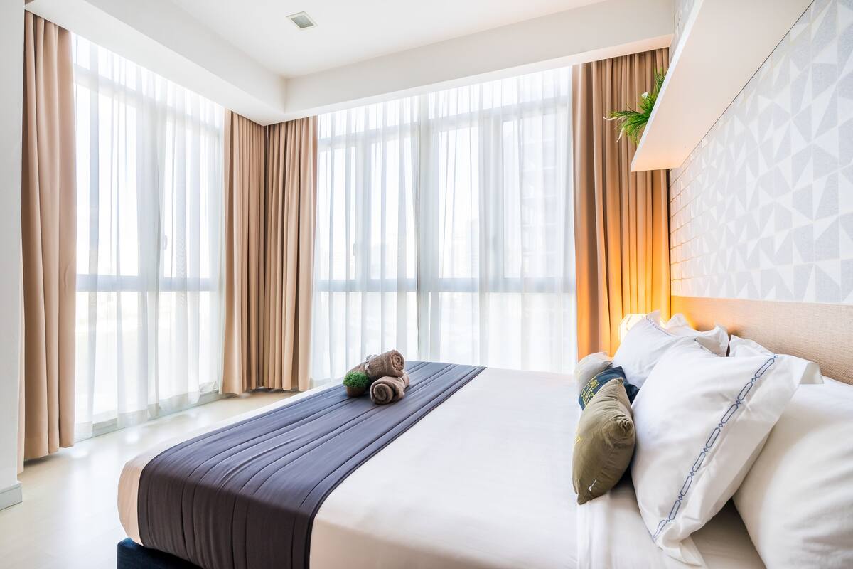 Superior Apartment, 3 Bedrooms, City View | Desk, soundproofing, iron/ironing board, free WiFi