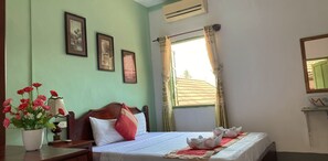 Economy Double Room, 1 Double Bed, Non Smoking | In-room safe, desk, blackout drapes, soundproofing