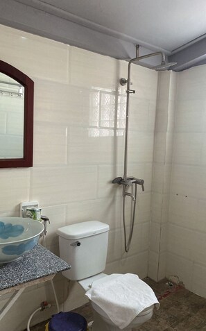 Shower, free toiletries, hair dryer, slippers