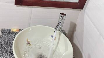Superior Twin Room, 2 Single Beds, Non Smoking | Bathroom | Shower, free toiletries, hair dryer, slippers