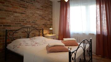 Premium Apartment (711) | 1 bedroom, hypo-allergenic bedding, individually decorated