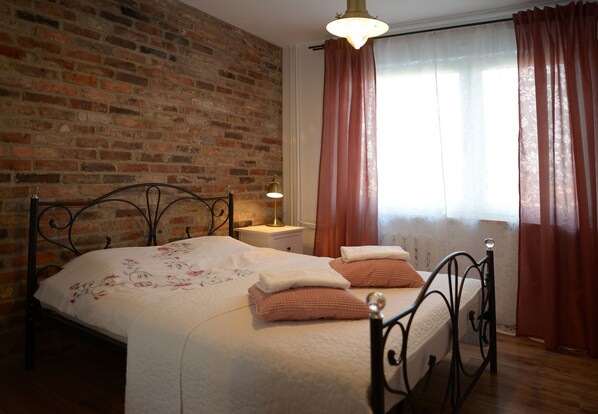 Premium Apartment (711) | 1 bedroom, hypo-allergenic bedding, individually decorated