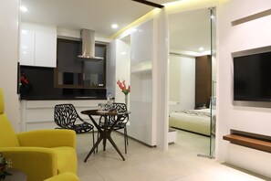 Télévision LED, cheminée