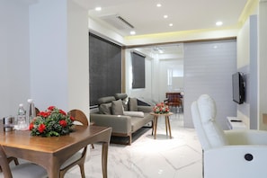 Télévision LED, cheminée