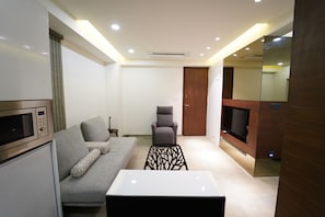 Family Studio, 1 Double Bed, Accessible, Non Smoking | 1 bedroom, premium bedding, down duvets, in-room safe - Ebony Residency (Ahmedabad)