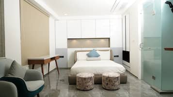 Family Studio, 1 Double Bed, Accessible, Non Smoking | 1 bedroom, premium bedding, down comforters, in-room safe