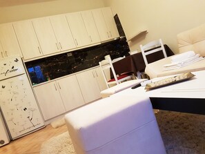 Deluxe-Apartment, Meerblick | Eigene Küche | Kühlschrank, Ofen, Herdplatte, Wasserkocher