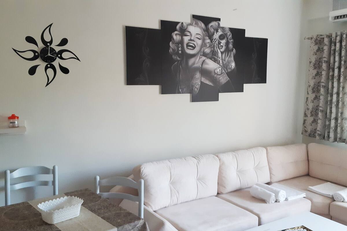 Deluxe Apartment, Sea View | 1 bedroom, laptop workspace, iron/ironing board, free WiFi
