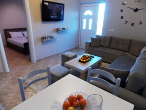 Deluxe Apartment, Beach View | Living room | Flat-screen TV, fireplace, heated floors - Blue Moon Apartments (Ksamil)