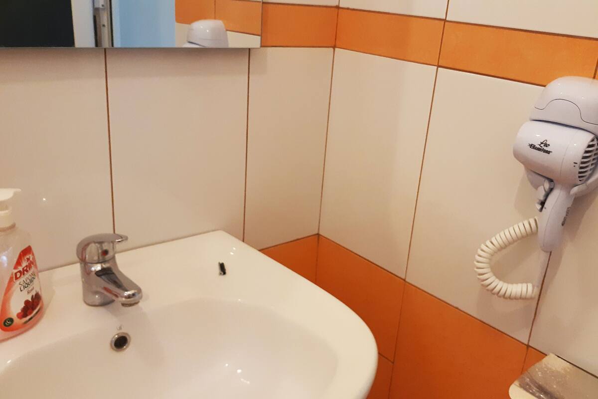Shower, towels