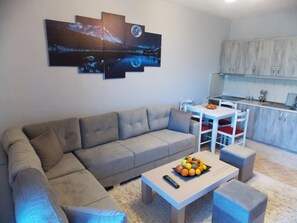 Deluxe Apartment, Beach View | Living room | Flat-screen TV, fireplace, heated floors - Blue Moon Apartments (Ksamil)