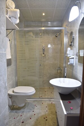 Doccia, doccia idromassaggio, set di cortesia gratuito, asciugacapelli