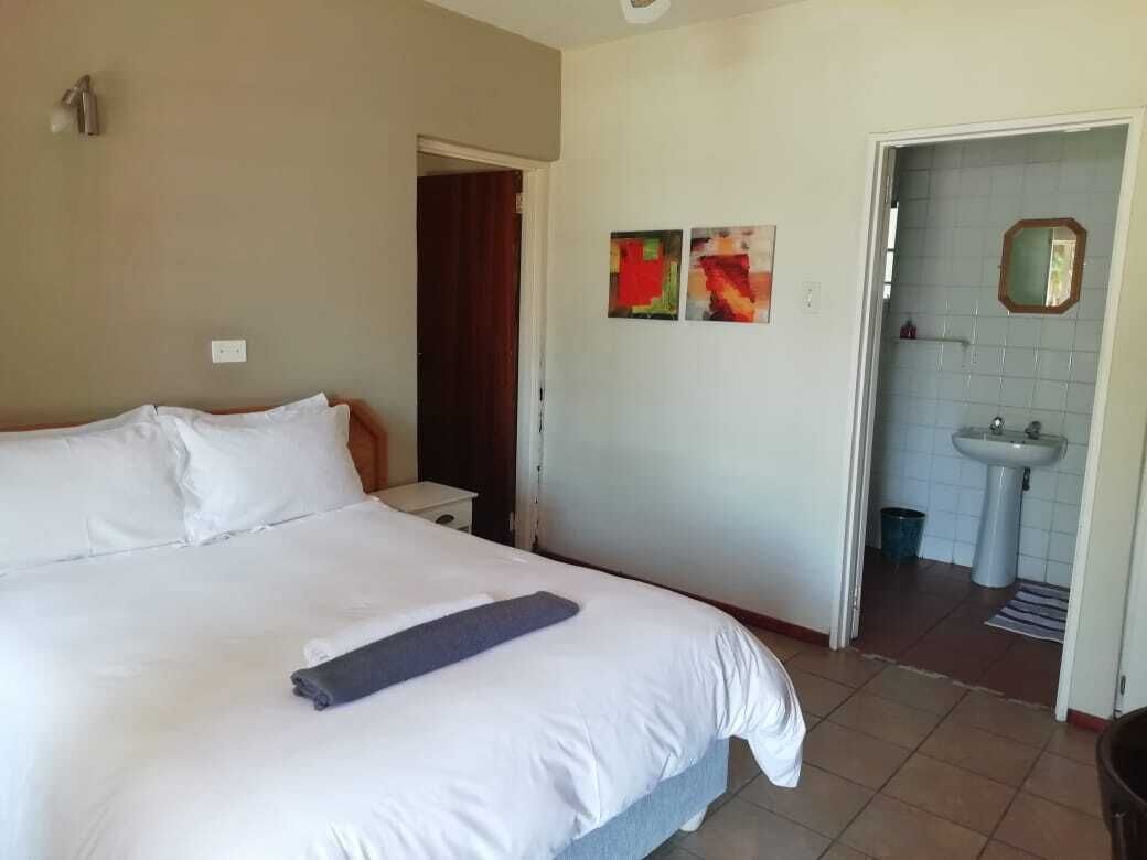 Phòng Suite dành cho gia đình | Trang bị nội thất với thiết kế riêng biệt, bàn, phòng cách âm 