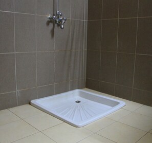 Standard Double Room, Non Smoking | Bathroom | Shower, rainfall showerhead, free toiletries, slippers - J M Peace Lodge (Dar es Salaam)