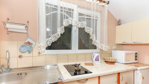 Studio, Meerblick (3 adults) | Eigene Kochnische | Kühlschrank, Ofen, Herdplatte, Wasserkocher
