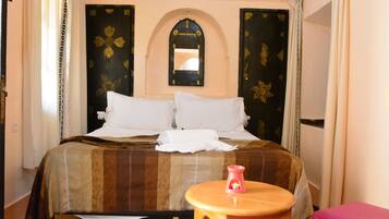 Cortinas blackout, tabla de planchar con plancha y wifi gratis