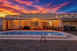 A pool area with string lights, a barbecue grill, and a patio with chairs and tables. - Private Desert Escape 5 Min to Casino, Lake, River (Bullhead City)