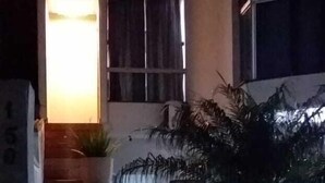 Fassade der Unterkunft – Abend/Nacht