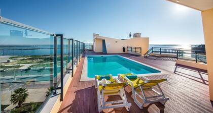 NEU 2019 Jacaranda Apt. Frontline w / A / C, Heizung, Luxusausstattung. Lizenz 89195 / AL