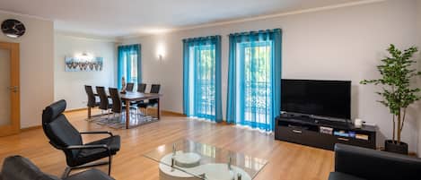 Fernseher, DVD-Player, Smart Speakers, Streaming-Dienste