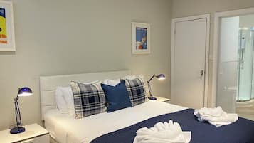 2 bedrooms, iron/ironing board, internet, bed sheets