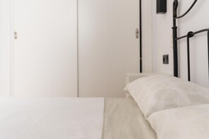 Fer et planche à repasser, Wi-Fi gratuit, draps fournis