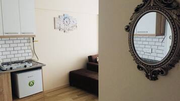 Luxury Apartment, 1 Bedroom, City View | Private kitchen | Fridge, microwave, oven, stovetop
