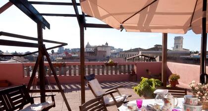 Keskusta kattohuoneisto torninäköalalla - Kodikas kattohuoneisto torniin päin