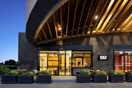 Café. Atwell Suites Shanghai Wuning by IHG