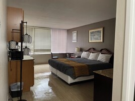 Escritorio, wifi gratis y ropa de cama 