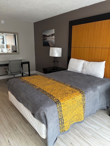 Apm Inn & Suites