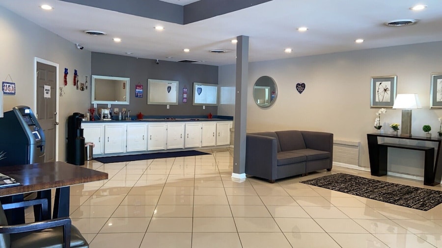Apm Inn & Suites