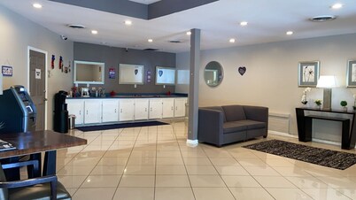 Apm Inn & Suites