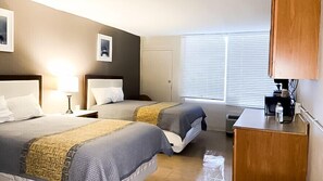 Quarto luxo, 2 camas de casal, para não fumantes | Escrivaninha, Wi-Fi de cortesia, roupa de cama