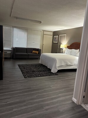 Single Room | Desk, free WiFi, bed sheets - Apm Inn & Suites (Martinsburg)