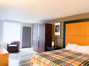 Deluxe Single Room | Desk, free WiFi, bed sheets - Apm Inn & Suites (Martinsburg)