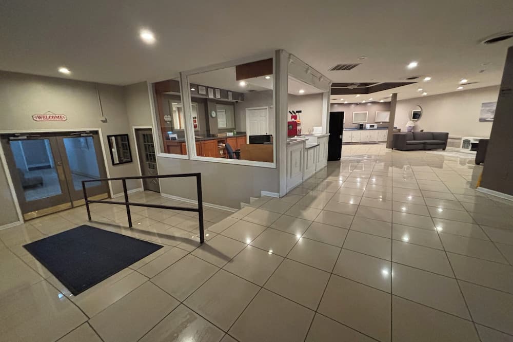 Apm Inn & Suites
