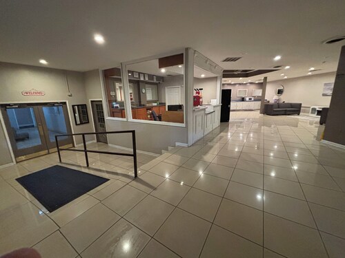 Apm Inn & Suites