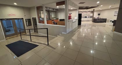 Apm Inn & Suites