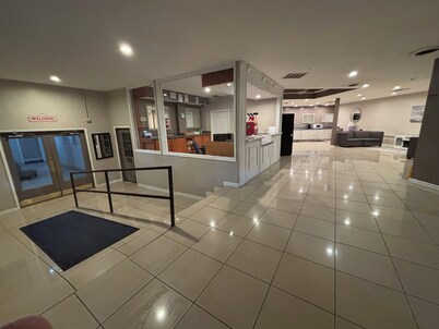 Apm Inn & Suites