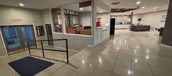 Apm Inn & Suites