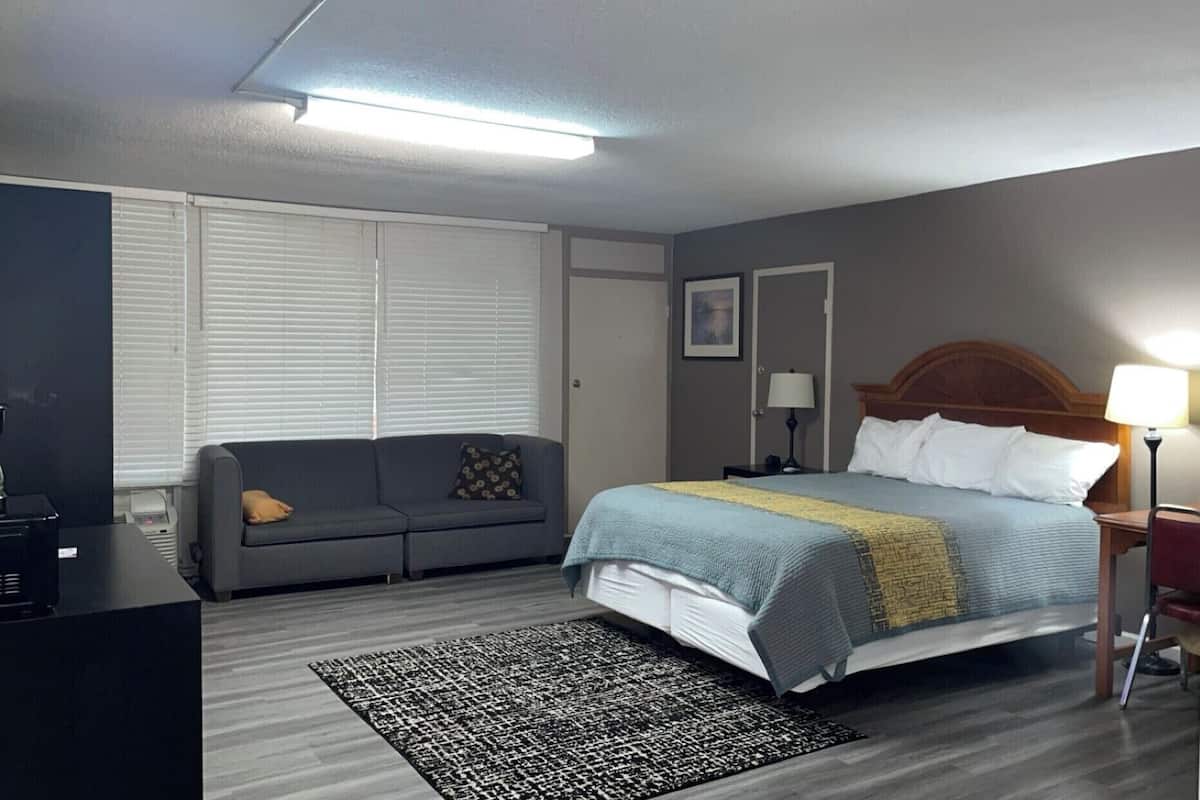 Escritorio, wifi gratis, ropa de cama