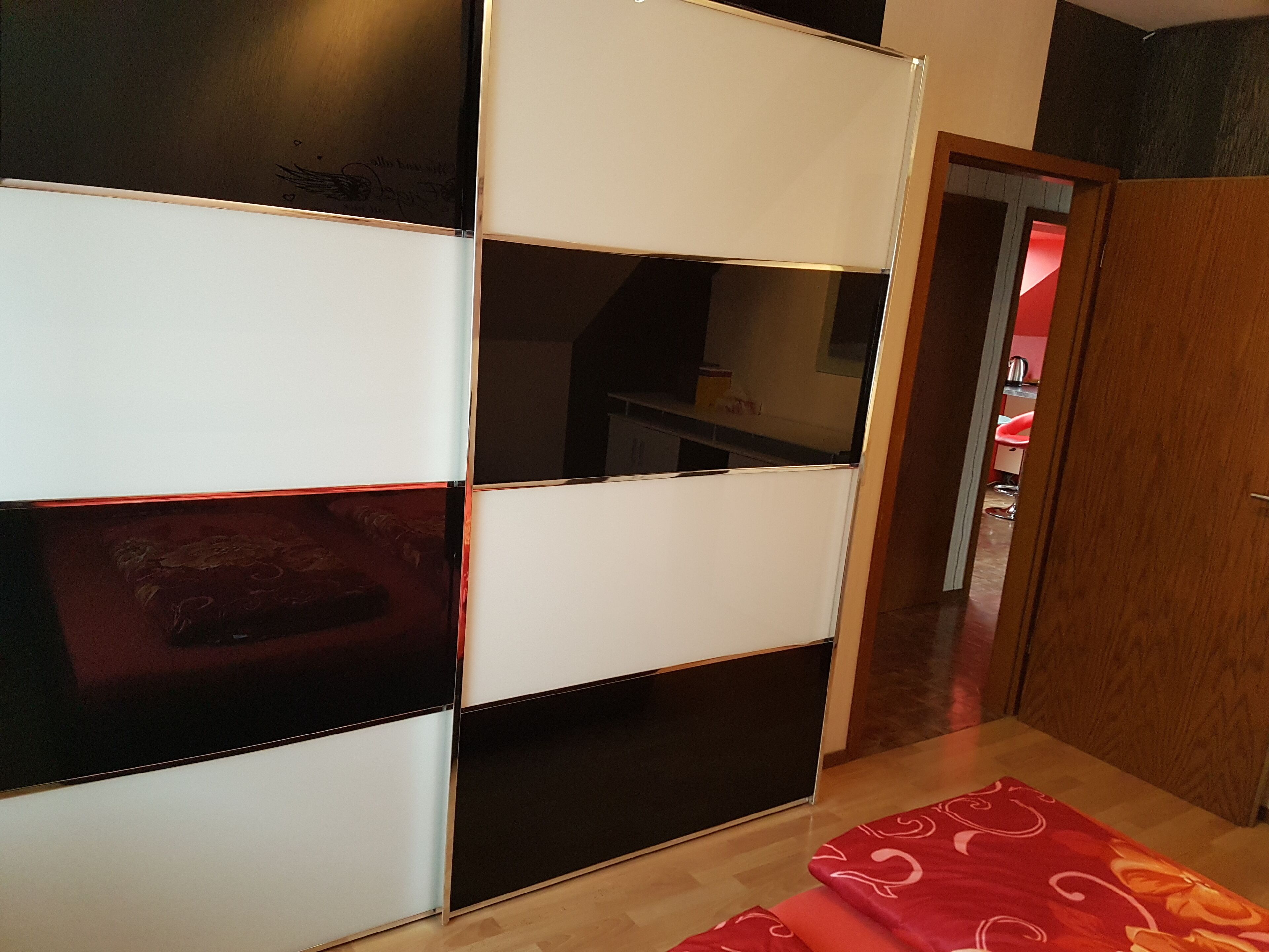 1 bedroom, travel cot, free WiFi, bed sheets