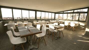 Bao gồm bữa sáng buffet hàng ngày