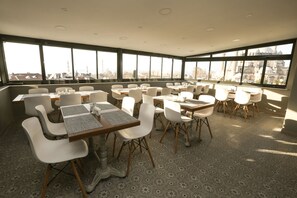 Petit déjeuner buffet compris tous les jours