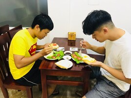 Se sirven desayunos y cocina local