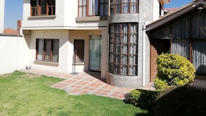 Front of property - Casa Moderna de Lujo (Cochabamba)
