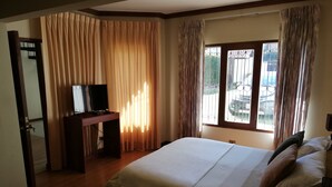 Deluxe House, Multiple Beds, Accessible, Non Smoking | 3 bedrooms, premium bedding, down comforters, desk - Casa Moderna de Lujo (Cochabamba)