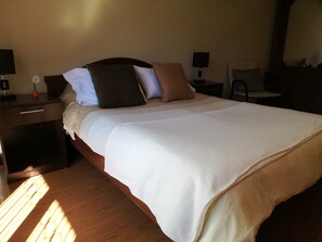 Deluxe House, Multiple Beds, Accessible, Non Smoking | 3 bedrooms, premium bedding, down comforters, desk - Casa Moderna de Lujo (Cochabamba)